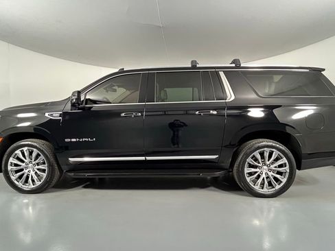 Used 2021 GMC Yukon XL Denali image 4