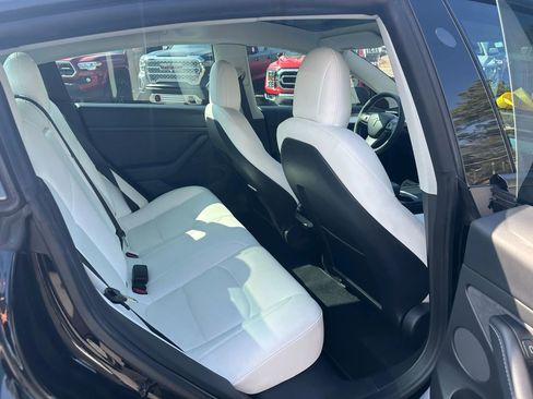 Used 2022 Tesla Model 3 Standard Range image 15
