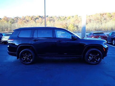 Used 2023 Jeep Grand Cherokee L Limited w/ Black Appearance Package image 6