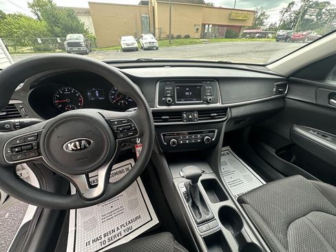 Used 2017 Kia Optima LX FWD image 14
