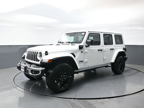 Used 2025 Jeep Wrangler Unlimited Sahara w/ Safety Group AWD/4WD image 10
