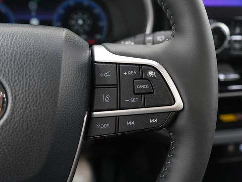 Used 2026 Toyota Highlander Limited AWD/4WD image 26