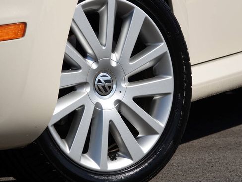 Used 2008 Volkswagen Beetle SE FWD image 41