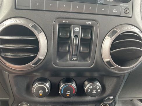 Used 2017 Jeep Wrangler Unlimited Sport w/ Quick Order Package 23S image 17