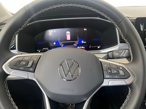New 2025 Volkswagen Taos SE image 20