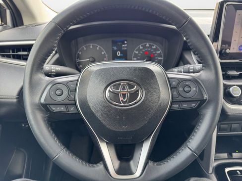 Used 2025 Toyota Corolla Cross LE image 10
