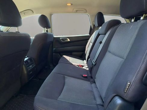 Used 2019 Nissan Pathfinder SV FWD image 11