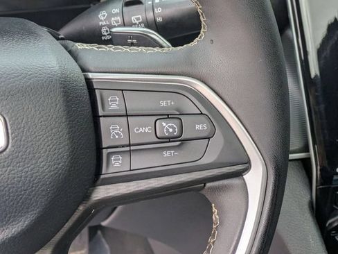 Used 2024 Jeep Grand Cherokee Altitude AWD/4WD image 19
