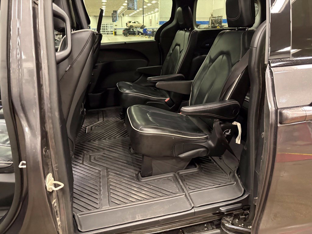 Used 2021 Chrysler Pacifica Limited w/ Uconnect Theater Family Group AWD/4WD image 21