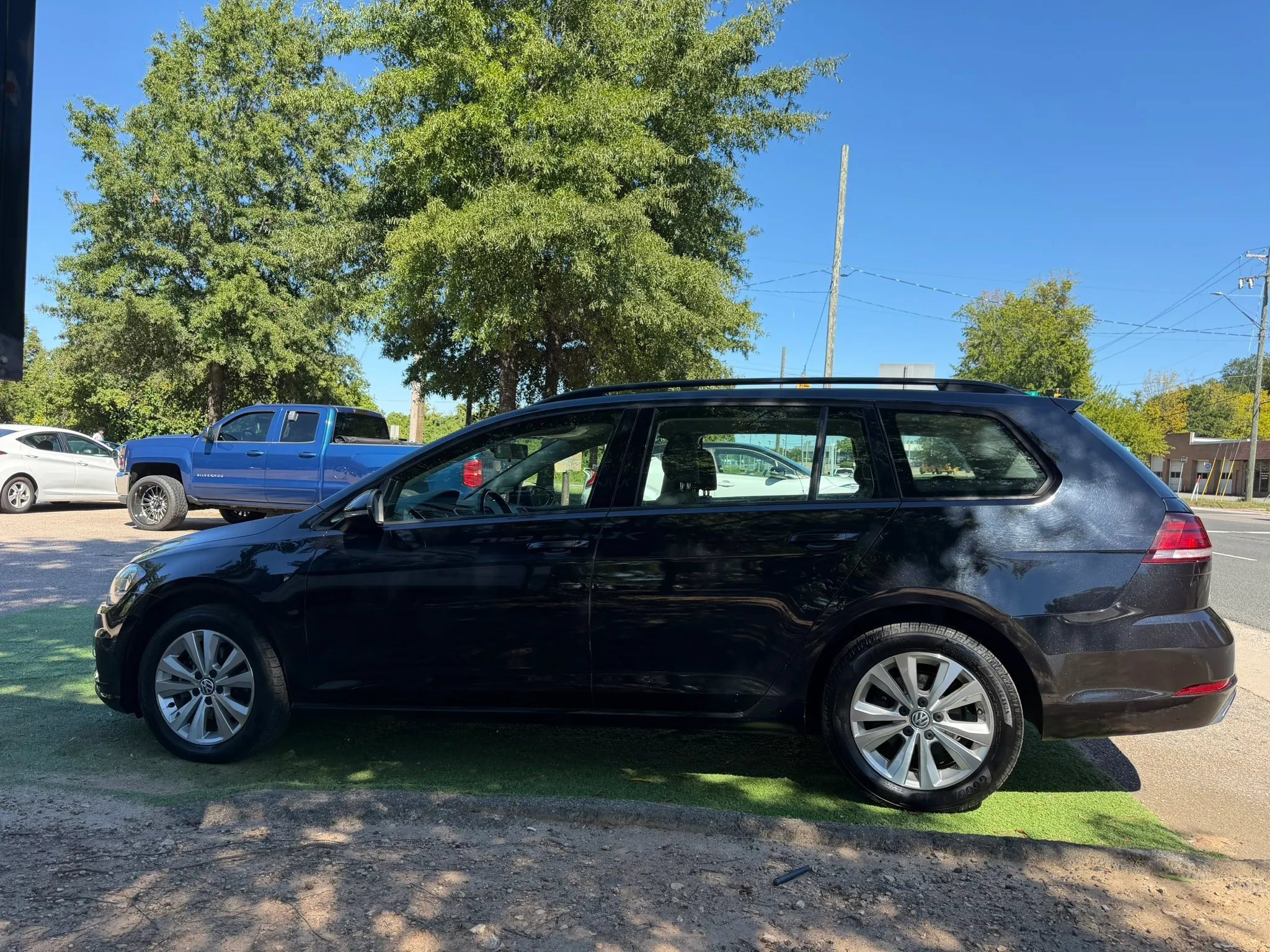 Used 2019 Volkswagen Golf S AWD/4WD image 6