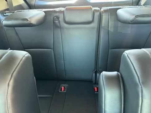 Used 2022 Toyota Highlander XLE AWD/4WD image 8