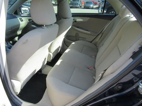 Used 2013 Toyota Corolla LE FWD image 29
