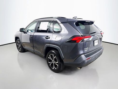 Used 2021 Toyota RAV4 LE FWD image 5