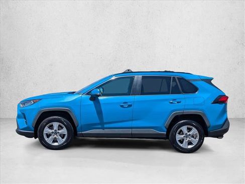 Used 2019 Toyota RAV4 XLE w/ Convenience Package FWD image 9