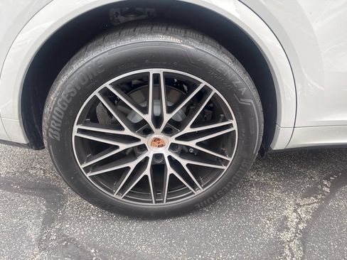Certified 2026 Porsche Cayenne AWD/4WD image 10