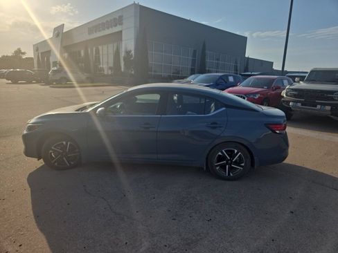 Used 2025 Nissan Sentra SV FWD image 1