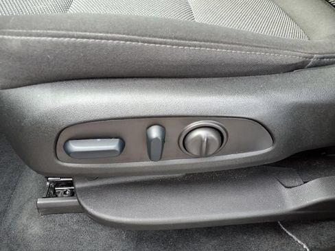 Used 2023 Chevrolet Traverse LT FWD image 20