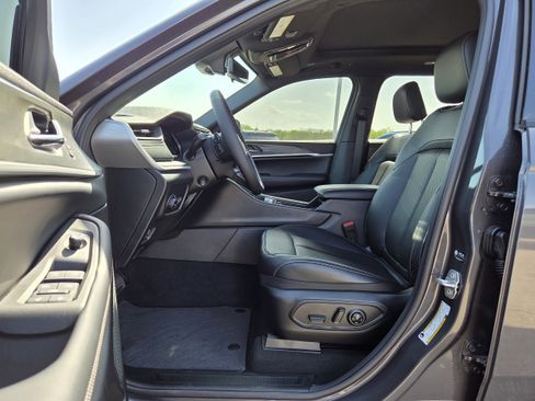 New 2026 Jeep Grand Cherokee Limited RWD image 13