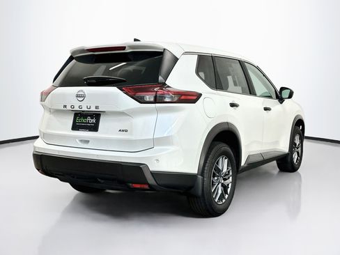 Used 2025 Nissan Rogue S AWD/4WD image 9