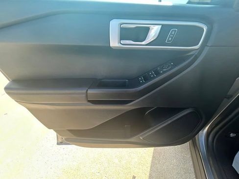 Used 2022 Ford Explorer 4WD image 16