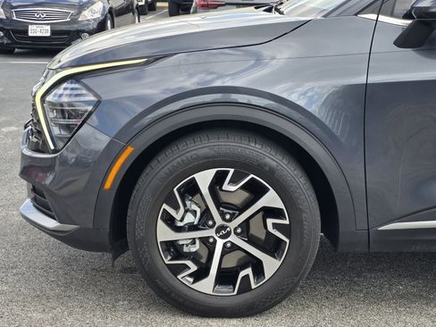 Used 2024 Kia Sportage EX image 8