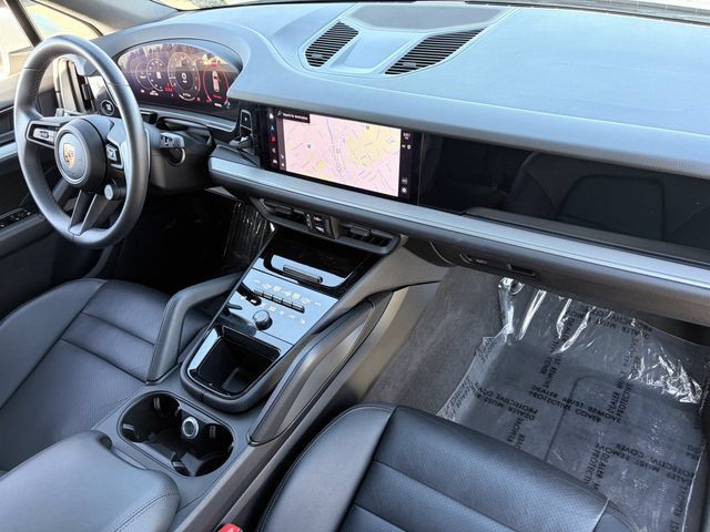 Used 2025 Porsche Cayenne AWD/4WD image 20