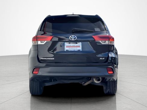 Certified 2018 Toyota Highlander XLE w/ Carpet Mat Package (TMS) image 4