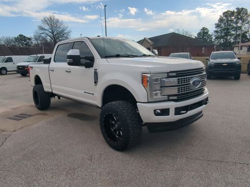 Used 2018 Ford F250 Platinum w/ Platinum Ultimate Package image 2