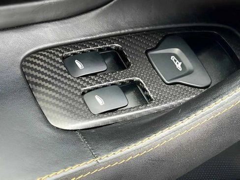 Used 2018 McLaren 570S Spider image 22