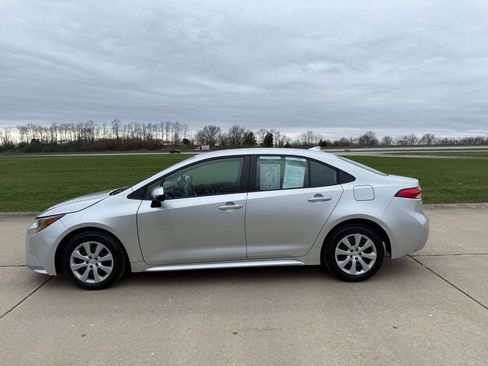 Used 2025 Toyota Corolla LE image 8