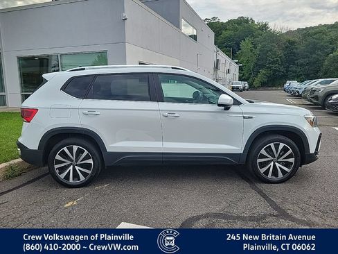 Certified 2023 Volkswagen Taos SE w/ Panoramic Sunroof Package AWD/4WD image 33