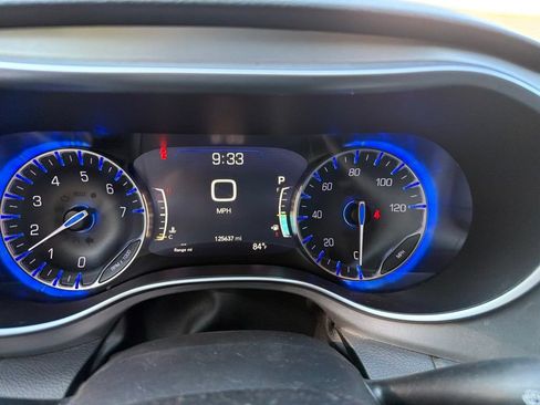 Used 2019 Chrysler Pacifica Touring-L Plus w/ S Appearance Package FWD image 17