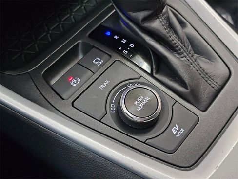 Used 2023 Toyota RAV4 LE image 33