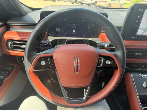 Used 2025 Lincoln Aviator Reserve w/ Equipment Group 201A AWD/4WD image 14