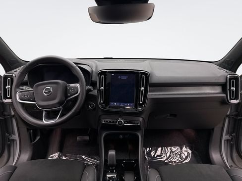 Used 2025 Volvo XC40 B5 Plus AWD/4WD image 14