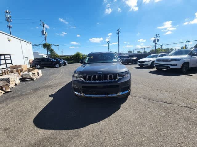 Used 2023 Jeep Grand Cherokee L Limited AWD/4WD image 5