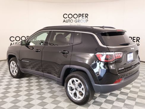 Used 2025 Jeep Compass Latitude w/ Sun & Sound Group AWD/4WD image 23