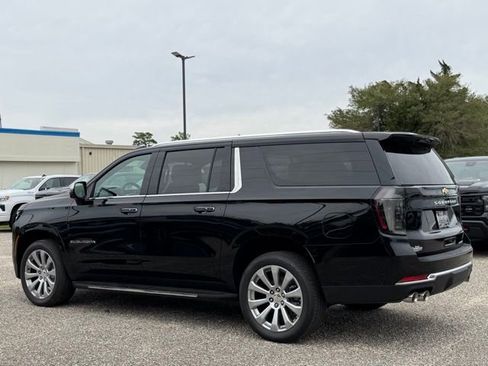 New 2026 Chevrolet Suburban Premier RWD image 7