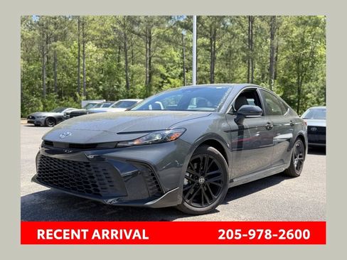 Used 2026 Toyota Camry SE image 1