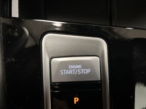 Used 2024 Volkswagen Atlas Cross Sport SE image 22