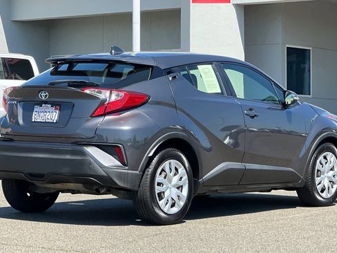 Used 2019 Toyota C-HR LE FWD image 2