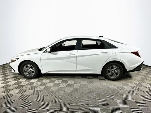 Used 2025 Hyundai Elantra SE FWD image 6