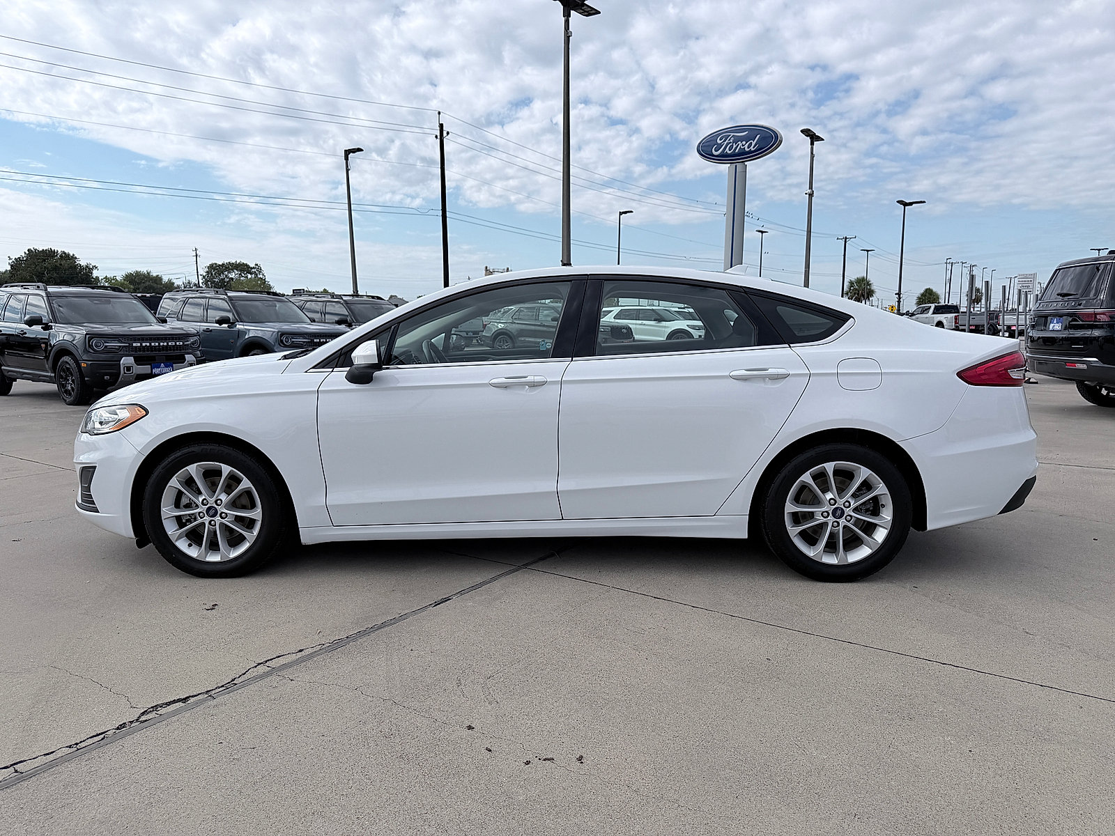 Used 2019 Ford Fusion SE FWD image 4