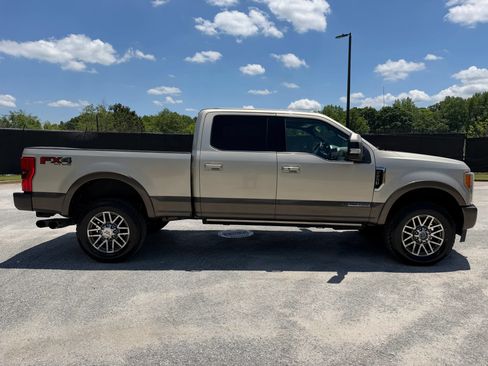 Used 2017 Ford F250 King Ranch w/ King Ranch Ultimate Package AWD/4WD image 6