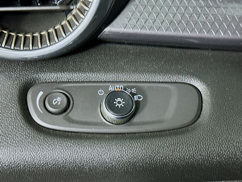 Used 2024 Chevrolet Trax ACTIV w/ Sunroof Package image 16