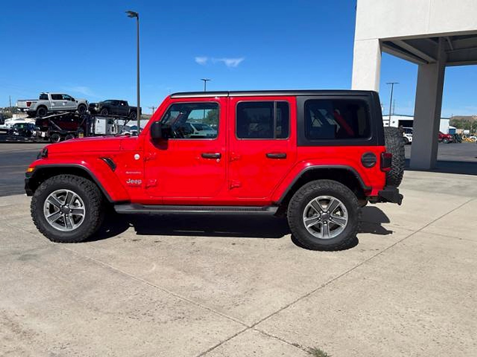 Used 2022 Jeep Wrangler Unlimited Sahara w/ Safety Group AWD/4WD image 9