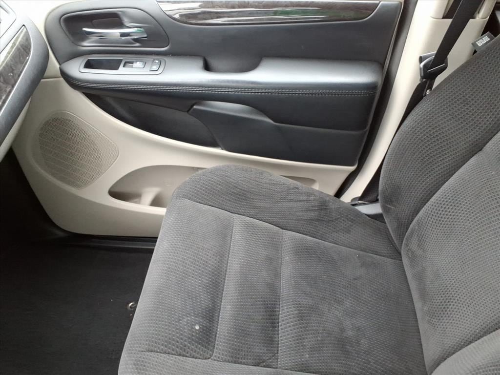 Used 2018 Dodge Grand Caravan SE w/ UConnect Hands-Free Group FWD image 33