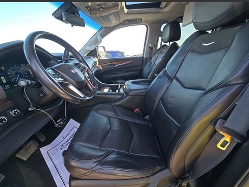Used 2019 Cadillac Escalade ESV Luxury AWD/4WD image 6