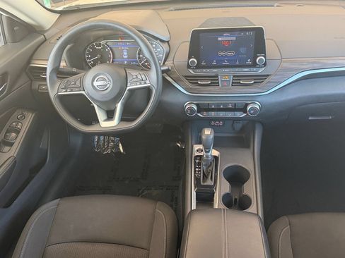 Used 2025 Nissan Altima 2.5 SV FWD image 32