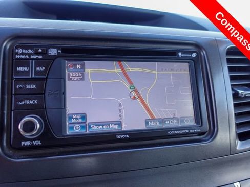 Used 2014 Toyota Sienna XLE image 19